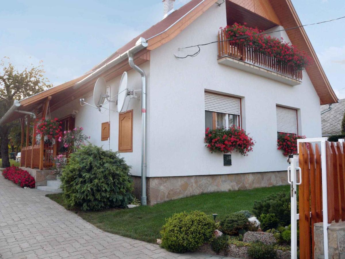 Apartment In Balatonlelle/Balaton 19048 Balatonboglar Ngoại thất bức ảnh